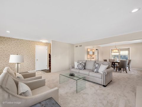 Tiny photo for 417 Naperville Road, Clarendon Hills, IL 60514 (MLS # 12597048)