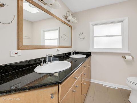 Tiny photo for 417 Naperville Road, Clarendon Hills, IL 60514 (MLS # 12597048)