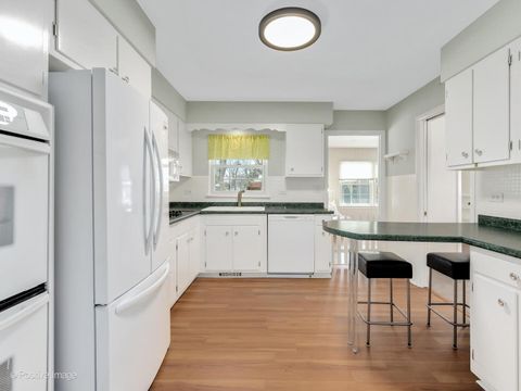 Tiny photo for 417 Naperville Road, Clarendon Hills, IL 60514 (MLS # 12597048)