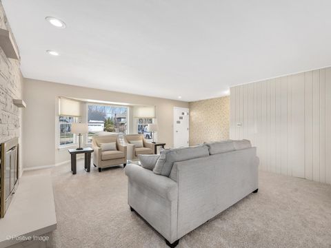 Tiny photo for 417 Naperville Road, Clarendon Hills, IL 60514 (MLS # 12597048)