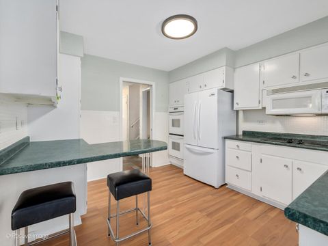 Tiny photo for 417 Naperville Road, Clarendon Hills, IL 60514 (MLS # 12597048)