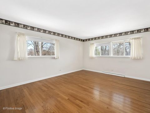 Tiny photo for 417 Naperville Road, Clarendon Hills, IL 60514 (MLS # 12597048)