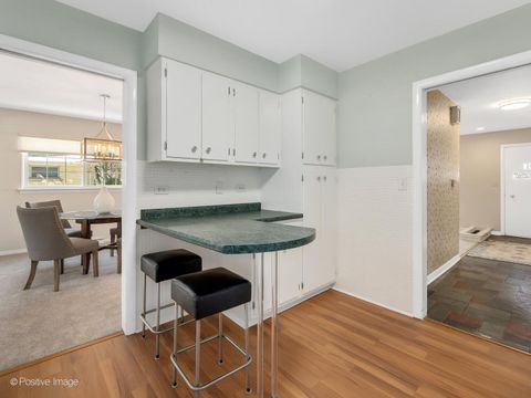 Tiny photo for 417 Naperville Road, Clarendon Hills, IL 60514 (MLS # 12597048)