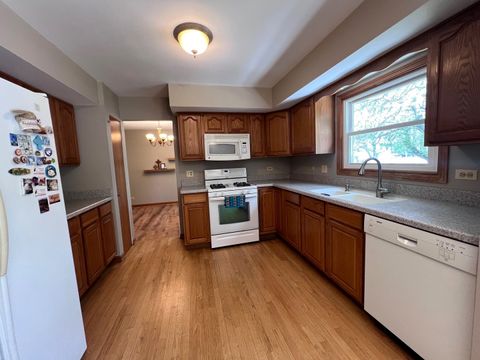 Tiny photo for 340 Greenview Drive, Crystal Lake, IL 60014 (MLS # 12624842)