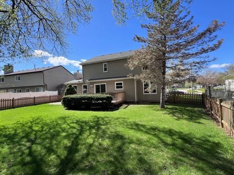 Tiny photo for 340 Greenview Drive, Crystal Lake, IL 60014 (MLS # 12624842)