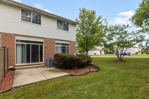Tiny photo for 1102 COVENTRY Circle #1102, Glendale Heights, IL 60139 (MLS # 12765439)