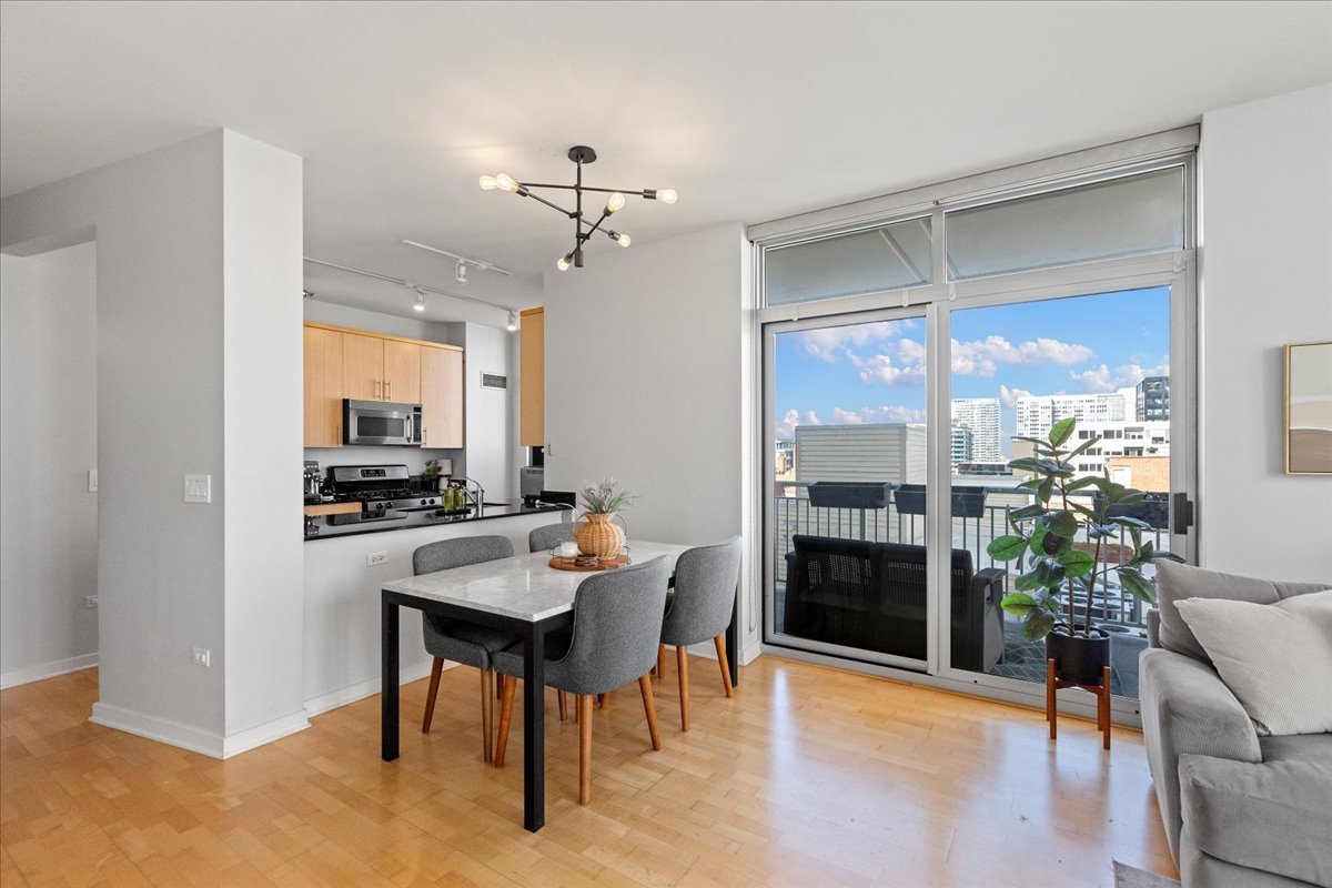 330 W Grand Avenue 1206