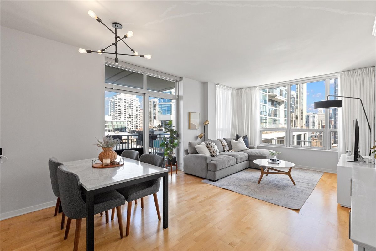 330 W Grand Avenue 1206