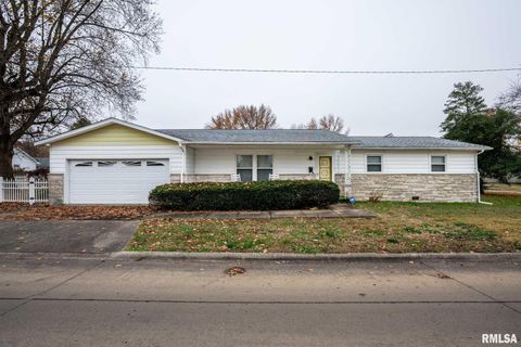 Photo of 620 N 13TH Street, Herrin, IL 62948 (MLS # QC4269611)