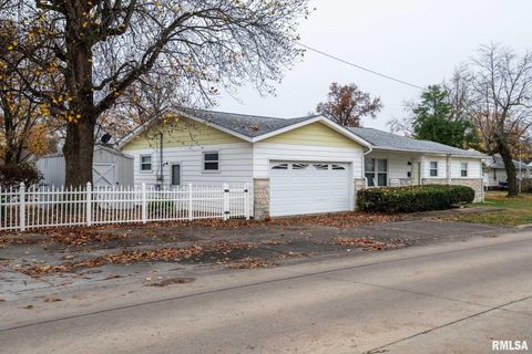 Tiny photo for 620 N 13TH Street, Herrin, IL 62948 (MLS # QC4269611)