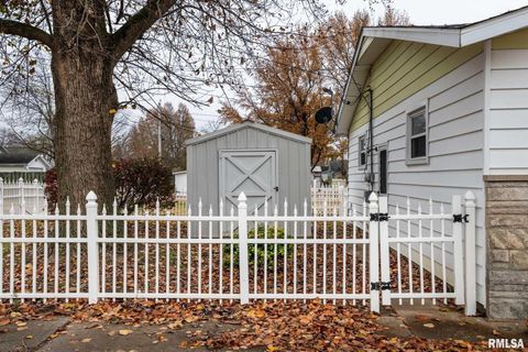 Tiny photo for 620 N 13TH Street, Herrin, IL 62948 (MLS # QC4269611)