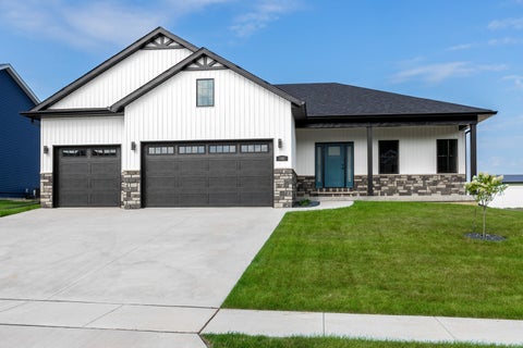 Tiny photo for 702 Deer Woods Drive, Davenport, IA 52802 (MLS # 12733106)