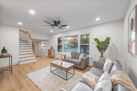 Tiny photo for 2041 Vermont Street, Rolling Meadows, IL 60008 (MLS # 12502532)