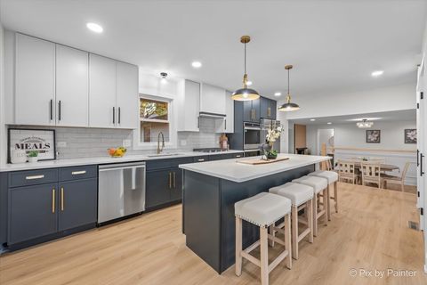 Tiny photo for 2041 Vermont Street, Rolling Meadows, IL 60008 (MLS # 12502532)