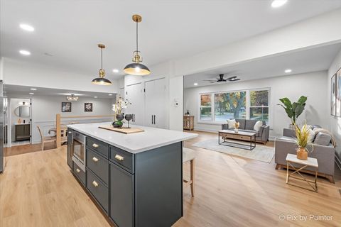 Tiny photo for 2041 Vermont Street, Rolling Meadows, IL 60008 (MLS # 12502532)