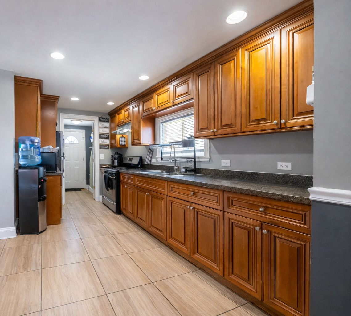 16641 Paulina Street