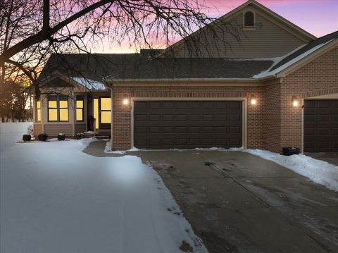 11 Spruce Court Bloomington IL 61704