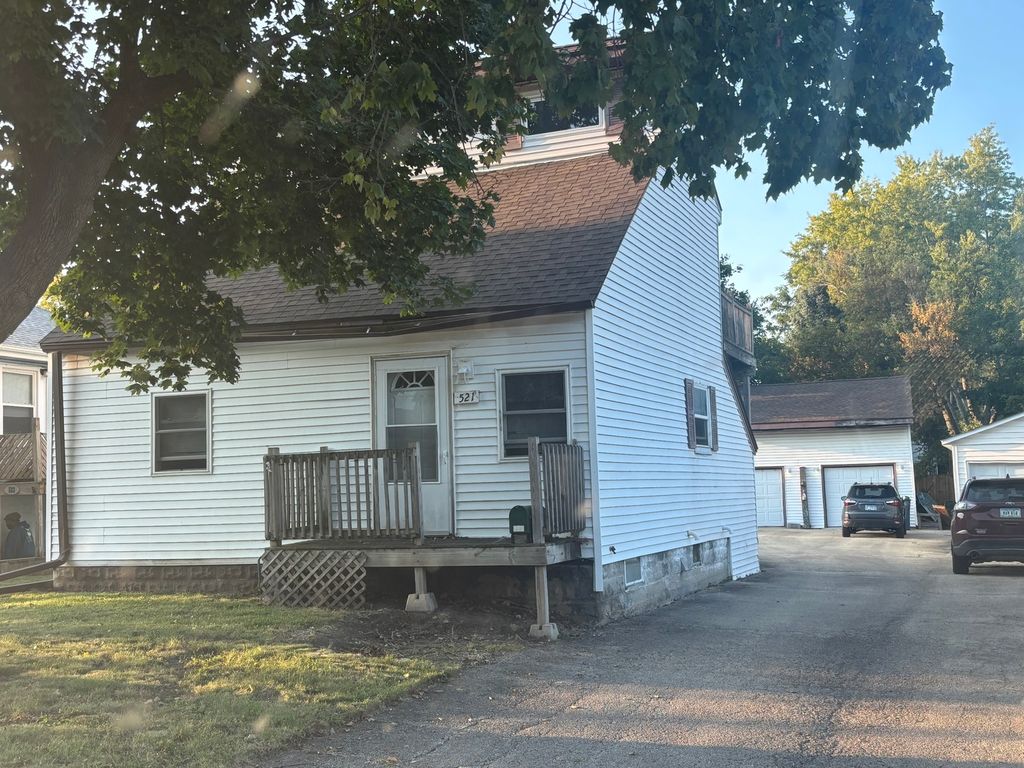 Photo for 521 VICTOR Street, Sycamore, IL 60178 (MLS # 12481211)