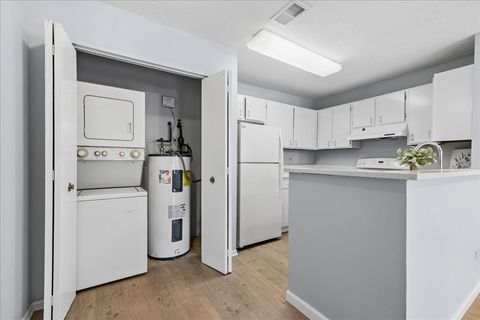 Tiny photo for 1911 N Hicks Road #103, Palatine, IL 60074 (MLS # 12585990)