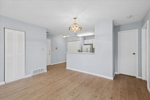 Tiny photo for 1911 N Hicks Road #103, Palatine, IL 60074 (MLS # 12585990)