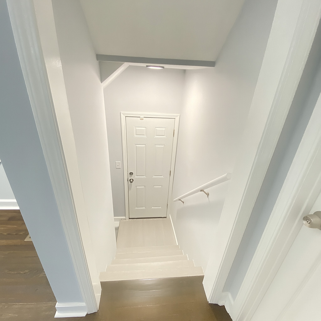 949 N Lockwood Avenue