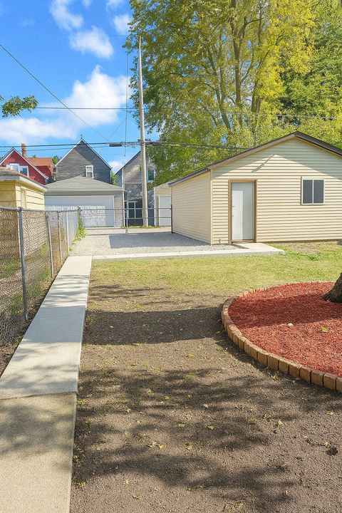 Tiny photo for 949 N Lockwood Avenue, Chicago, IL 60651 (MLS # 12505887)