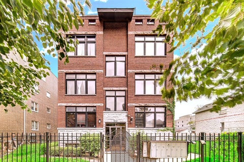 Photo of 3541 S Prairie Avenue #4, Chicago, IL 60653 (MLS # 12762308)