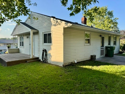 Tiny photo for 1117 Briarcliff Lane, Clinton, IA 52732 (MLS # 12744018)