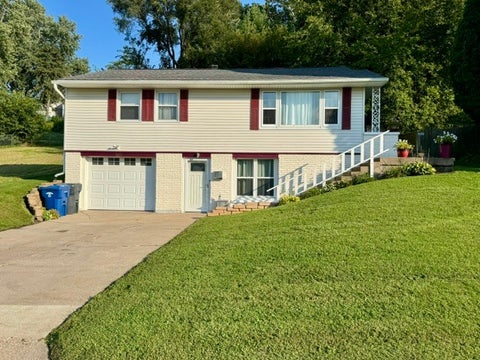 Tiny photo for 1117 Briarcliff Lane, Clinton, IA 52732 (MLS # 12744018)