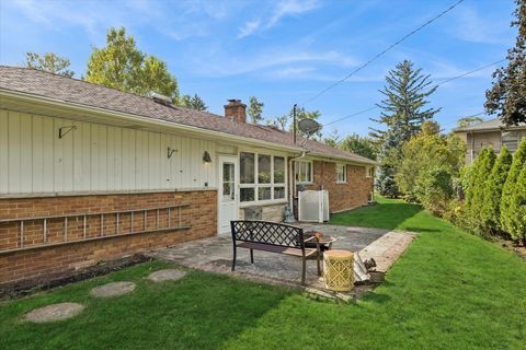 Tiny photo for 522 W Council Trail, Mount Prospect, IL 60056 (MLS # 12490136)