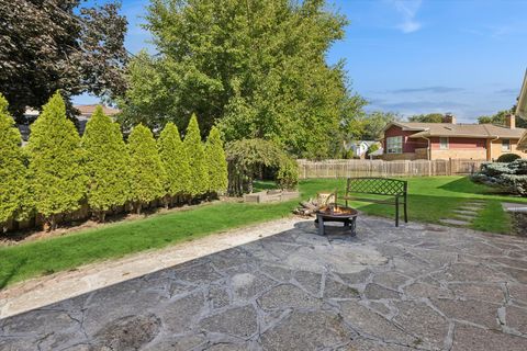 Tiny photo for 522 W Council Trail, Mount Prospect, IL 60056 (MLS # 12490136)