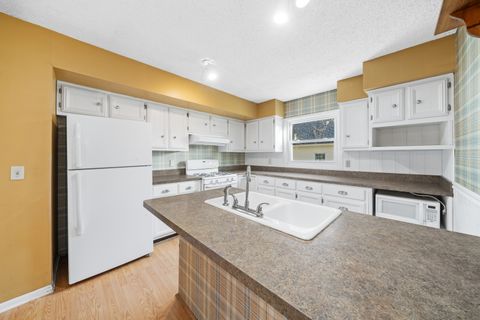 Tiny photo for 586 Holiday Drive, Lake Holiday, IL 60552 (MLS # 12586829)