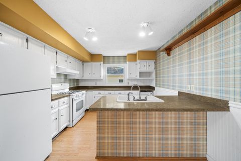 Tiny photo for 586 Holiday Drive, Lake Holiday, IL 60552 (MLS # 12586829)