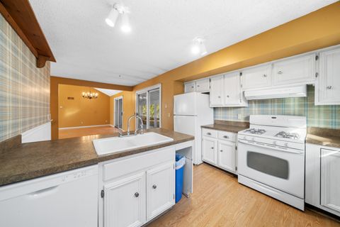 Tiny photo for 586 Holiday Drive, Lake Holiday, IL 60552 (MLS # 12586829)