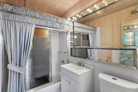 Tiny photo for 6301 N Sheridan Road #24E, Chicago, IL 60660 (MLS # 12689824)