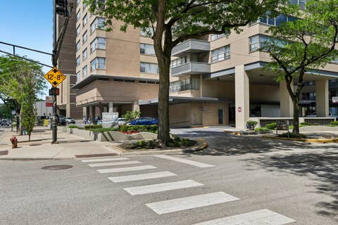 Tiny photo for 6301 N Sheridan Road #24E, Chicago, IL 60660 (MLS # 12689824)