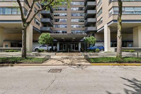 Tiny photo for 6301 N Sheridan Road #24E, Chicago, IL 60660 (MLS # 12689824)