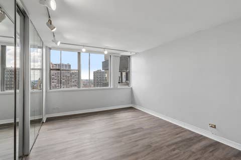 Tiny photo for 6301 N Sheridan Road #24E, Chicago, IL 60660 (MLS # 12689824)