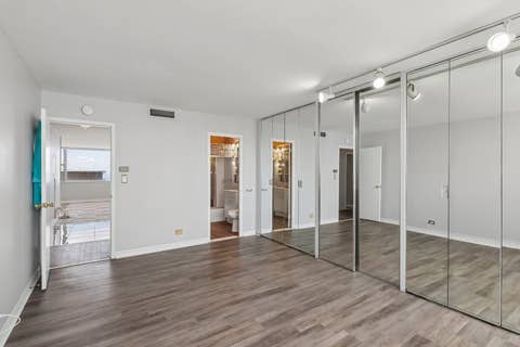 Tiny photo for 6301 N Sheridan Road #24E, Chicago, IL 60660 (MLS # 12689824)