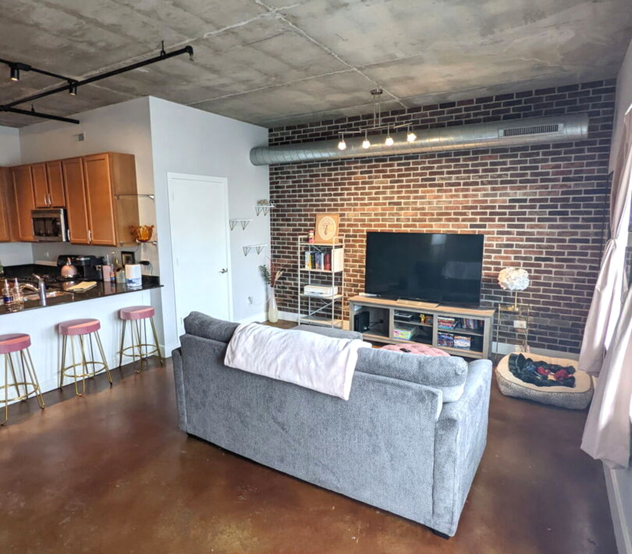 354 River Street 3206
