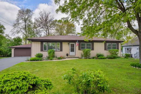Photo of 7604 Eleanor Place, Willowbrook, IL 60527 (MLS # 12590026)