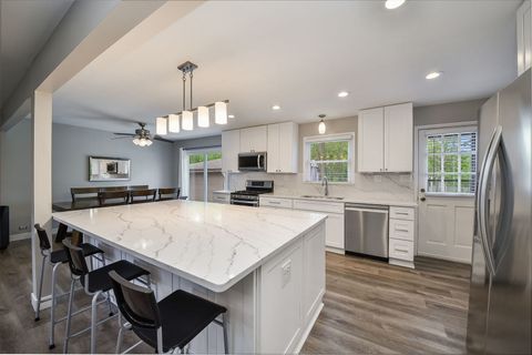 Tiny photo for 7604 Eleanor Place, Willowbrook, IL 60527 (MLS # 12590026)