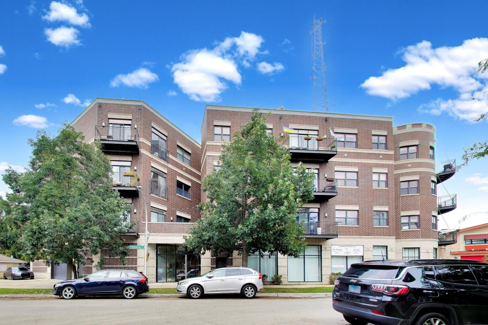 3028 W ROSCOE Street 203