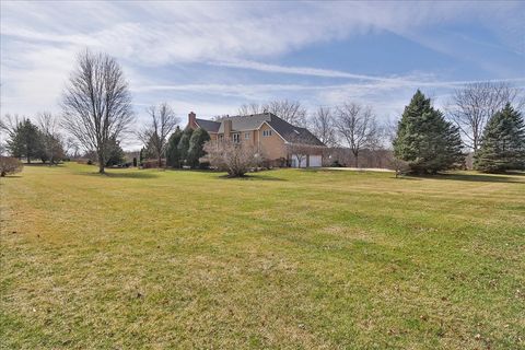 Tiny photo for 5N523 E Lakeview Circle, St. Charles, IL 60175 (MLS # 12570606)