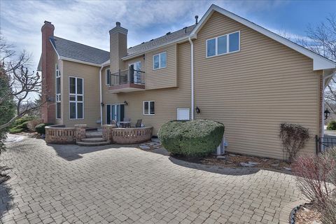 Tiny photo for 5N523 E Lakeview Circle, St. Charles, IL 60175 (MLS # 12570606)