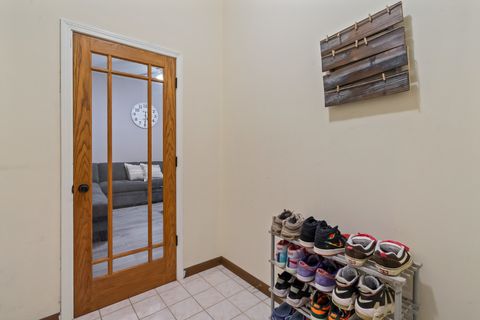 Tiny photo for 9546 S Spaulding Avenue, Evergreen Park, IL 60805 (MLS # 12522901)