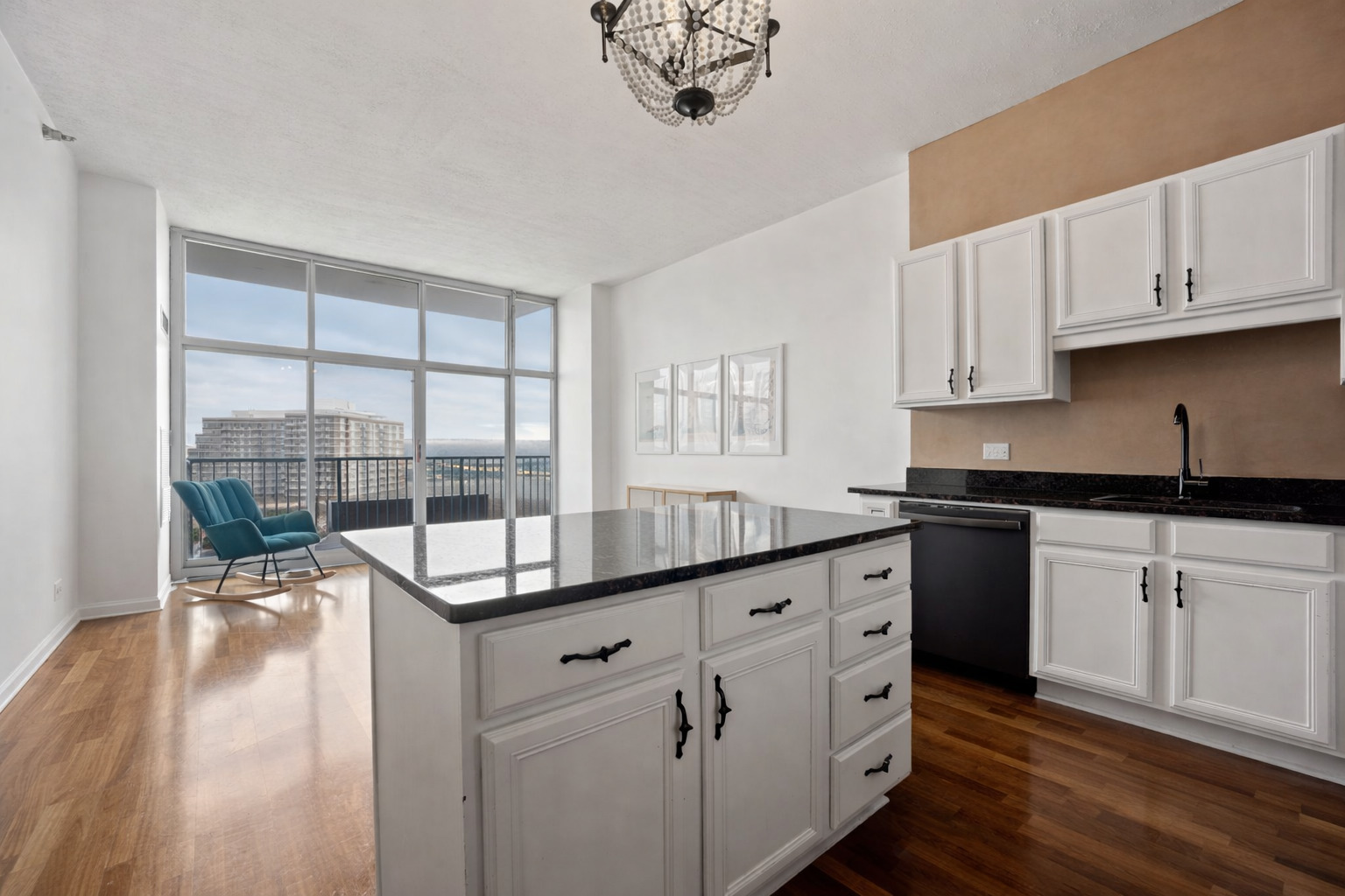 1600 S INDIANA Avenue 907