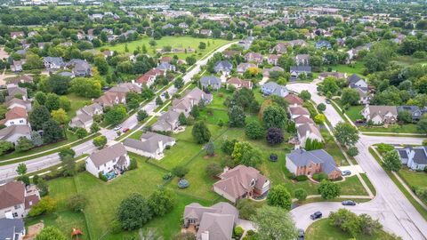 Tiny photo for 2610 Harlstone Drive, Aurora, IL 60502 (MLS # 12449121)