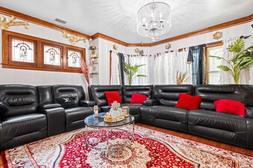 1215 S 58th Court