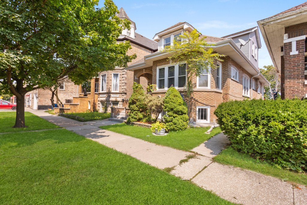 1215 S 58th Court